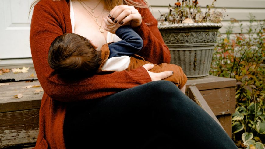Consejos para cuidar el pecho en el embarazo y la lactancia